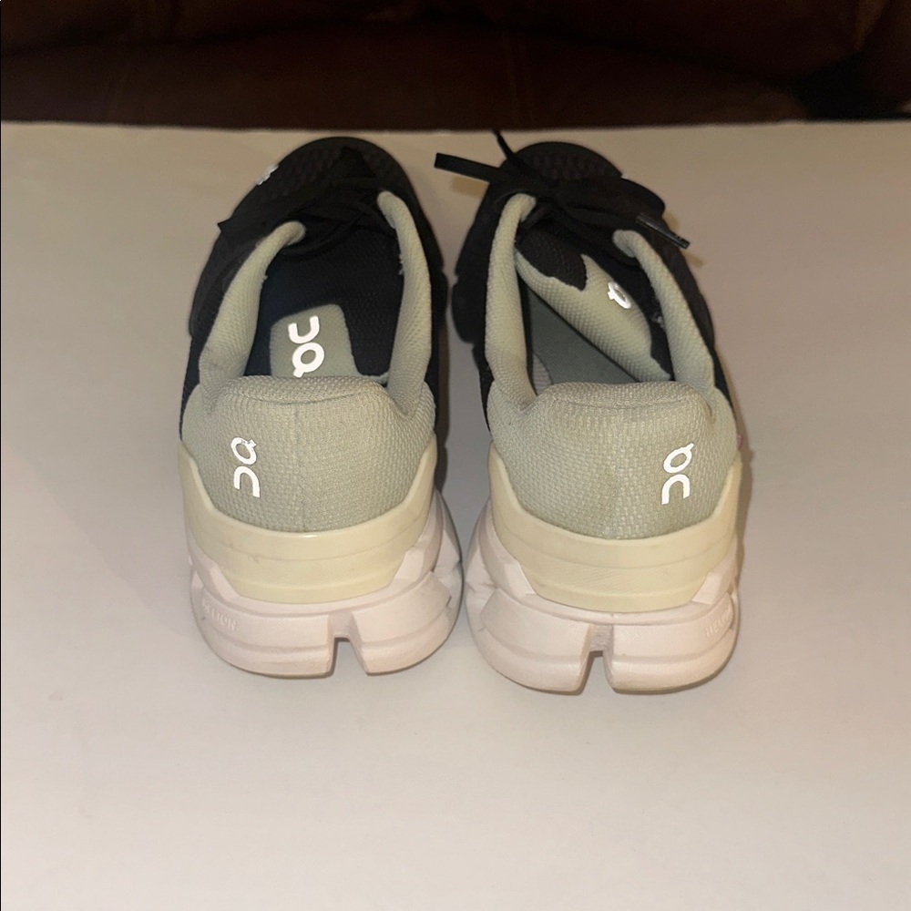 On Running Cloud Shoes - Black and Mint - Picture 2 of 5